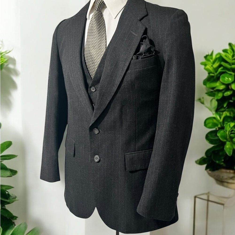 Bergamo Roma Gray Blazer and Vest, Classic Notched Lapels☑️ - Picture 2 of 11